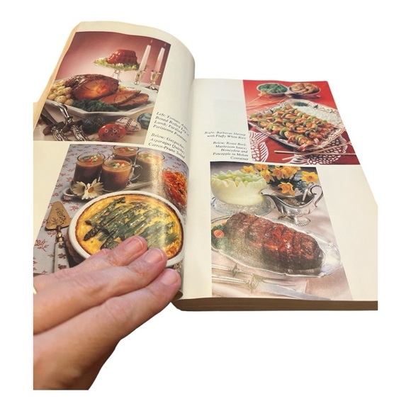 Vintage 1981 Weight Watchers Party & Holiday Cookbook - Red and Black Text - Picture 5 of 8